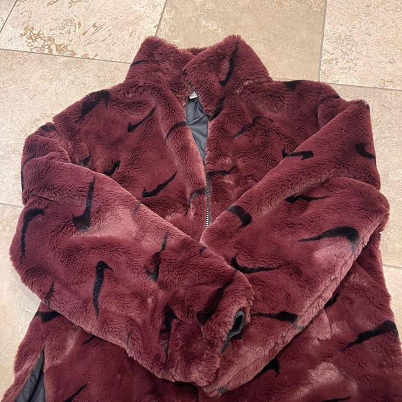 Nike fur jacket, New never worn, size m - Picture 3 of 4